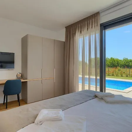 Gorgeous In With Kitchen Holiday home *
