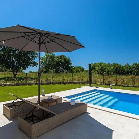 Holiday home Gorgeous In With Kitchen Porec