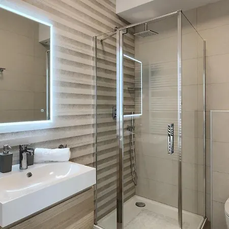 Gorgeous In With Kitchen Holiday home *