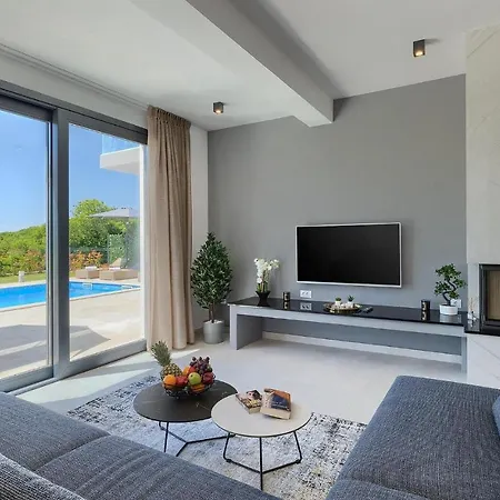 Gorgeous In With Kitchen Holiday home *