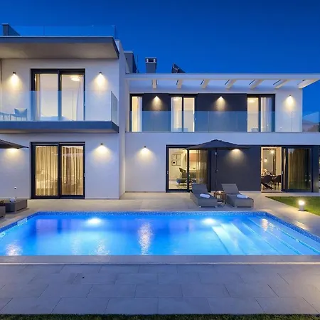 Gorgeous In With Kitchen Holiday home *