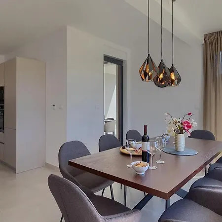 Gorgeous In With Kitchen Holiday home