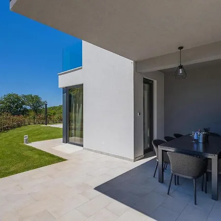 Gorgeous In With Kitchen * Porec