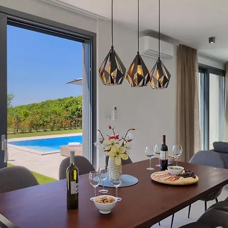 Holiday home Gorgeous In With Kitchen